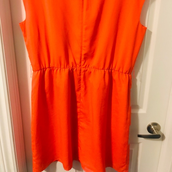 Beautiful dress - Picture 2 of 2